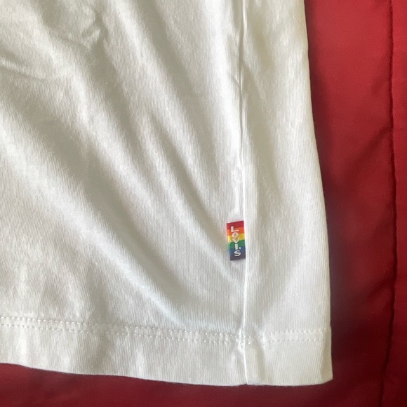 Levi’s Pride T-Shirt - Picture 2 of 4